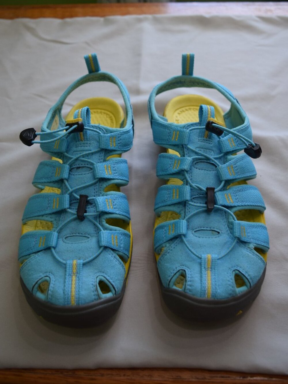 KEEN Clearwater CNX Blue and Yellow Sport Sandals Women's Size 8.5